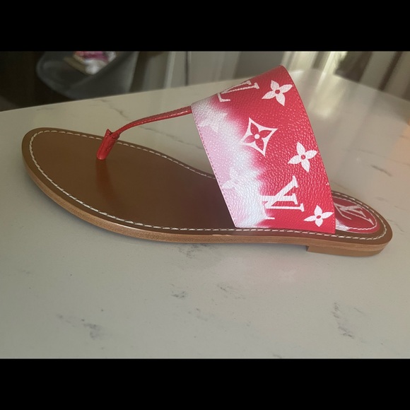 Louis Vuitton Red Sandsls - Picture 2 of 4